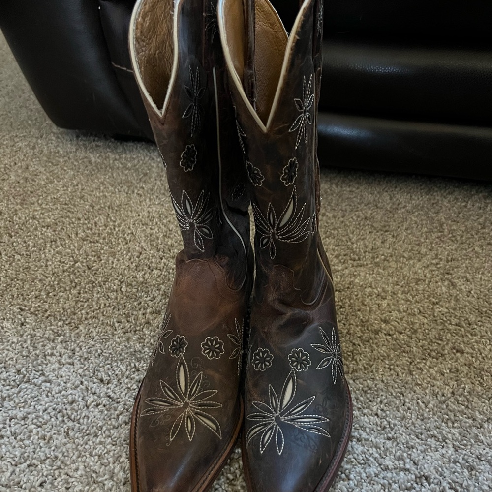 Shyanne Brown Embroidered Western Boots